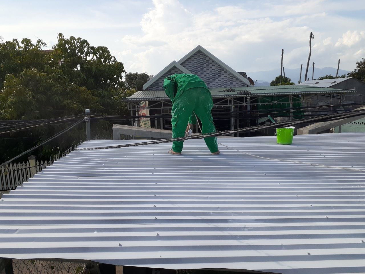 Sơn chống nóng mái tôn