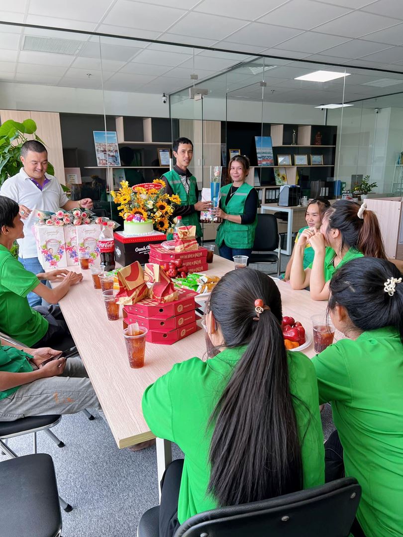 Chúc toàn thể CNV nữ của 𝐇𝐏𝐍𝐓 𝐆𝐑𝐎𝐔𝐏 thật nhiều niềm vui và hạnh phúc trong ngày 08.03 💐💐💐🛍️🛍️🛍️