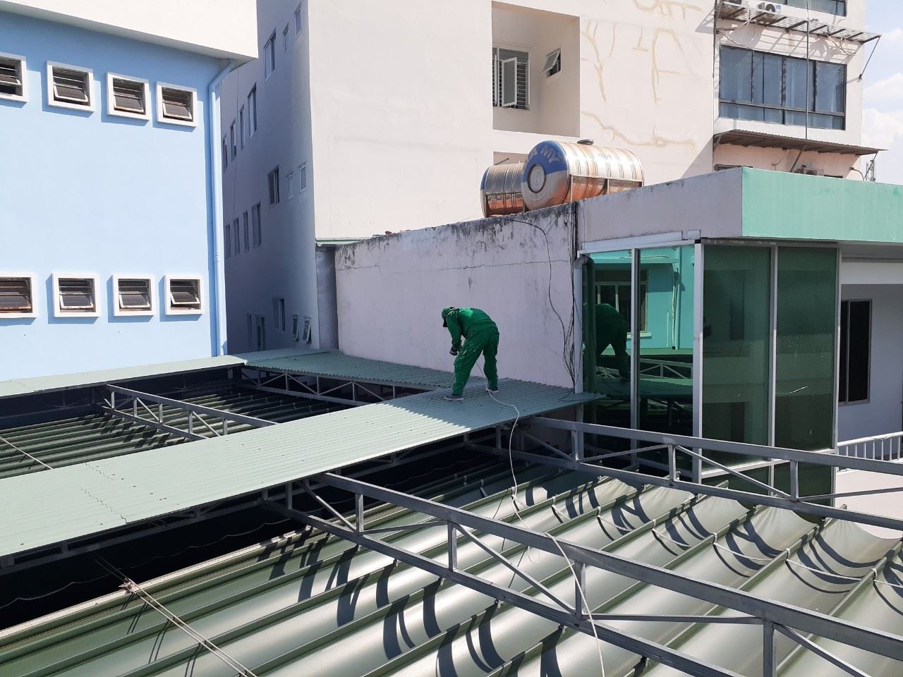 Sơn chống nóng mái tôn