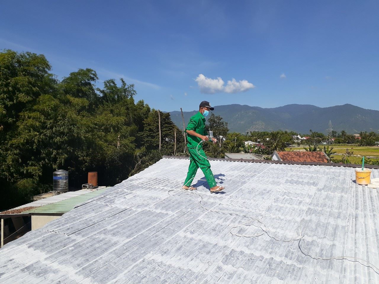 Sơn chống nóng mái tôn