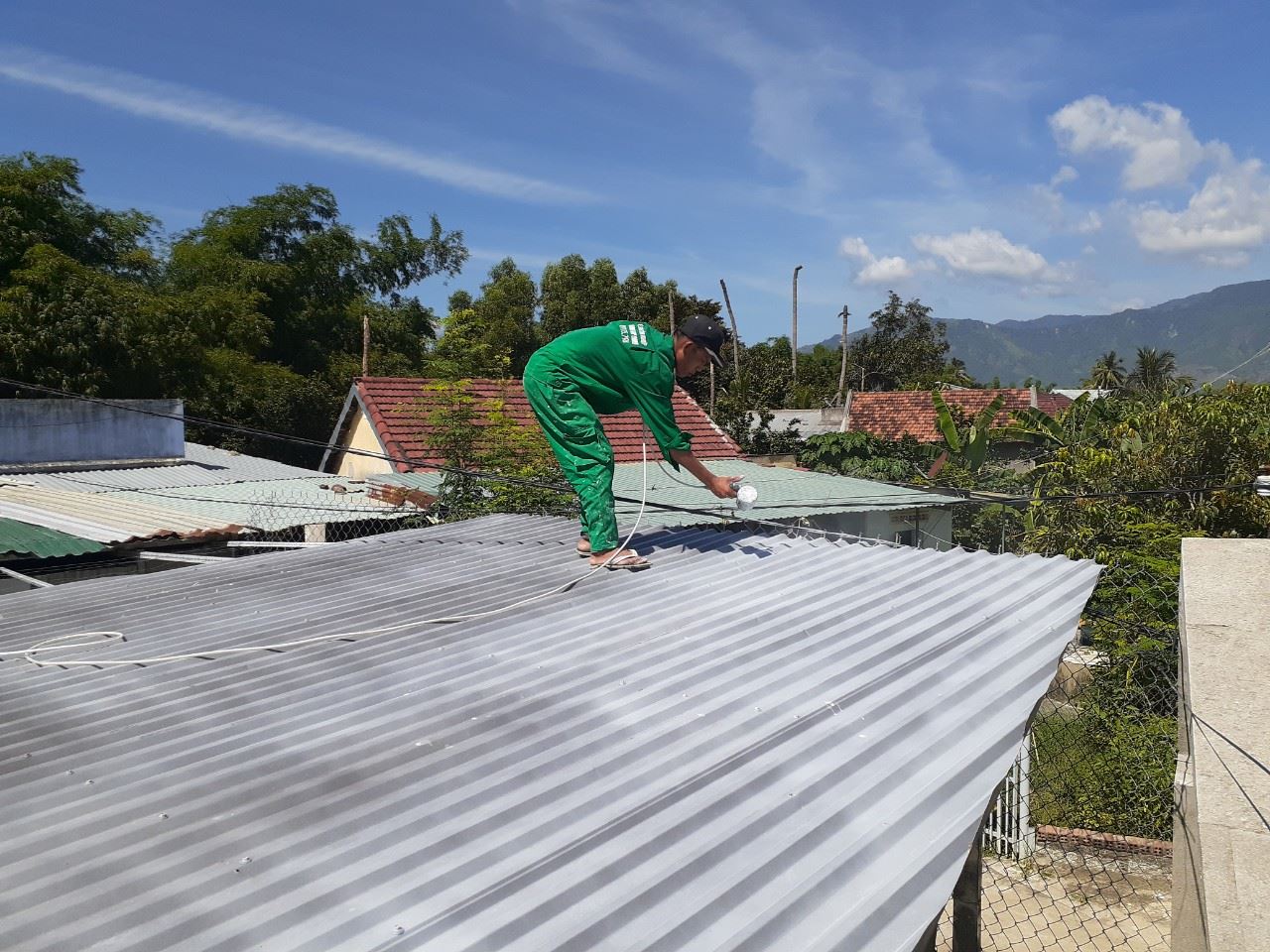 Sơn chống nóng mái tôn